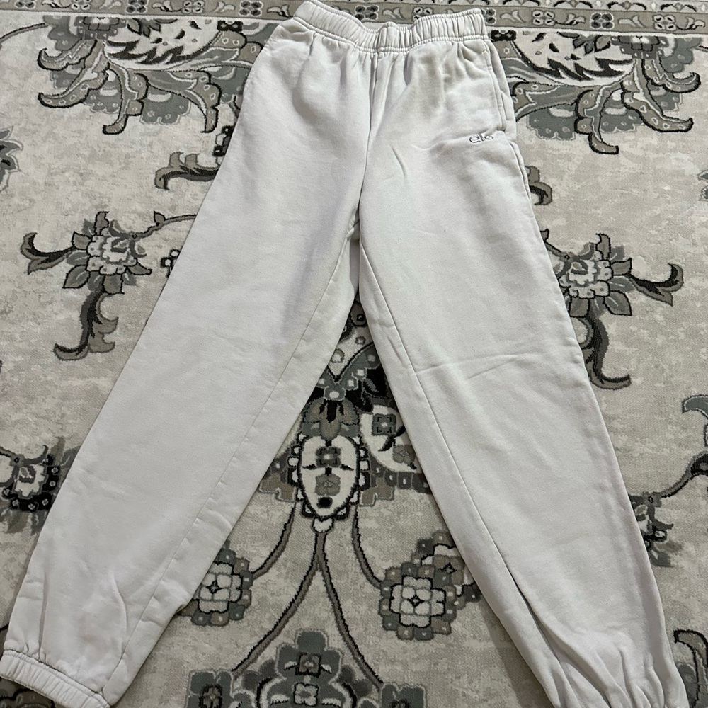 ALO YOGA accolade sweatpants in Bone